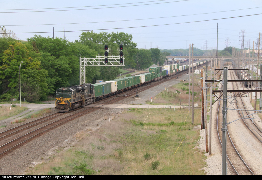 NS 1068 leads 23K west toward Chicago with intermodal traffic